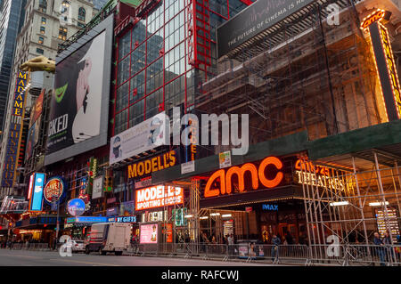 Der AMC 25 Theater am Times Square in New York am Montag, 24 Dezember, 2018. Hollywood hat bereits ein Blockbuster mit über $ 11,83 Mrd. im Ticketverkauf berichtete unter Berufung auf mehrere Hits, und es gibt noch den lukrativen Weihnachten Woche gehen Sie das Jahr zu beenden. (Â© Richard B. Levine) Stockfoto