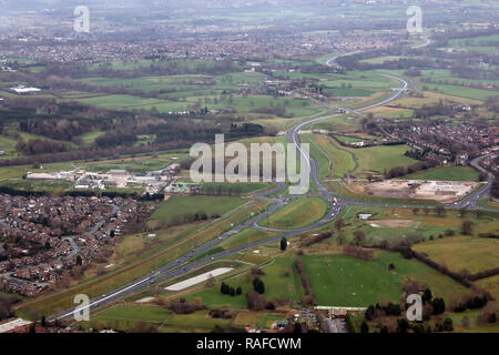 Luftaufnahme des A555 Flughafen Manchester Relief Road, Großbritannien Stockfoto