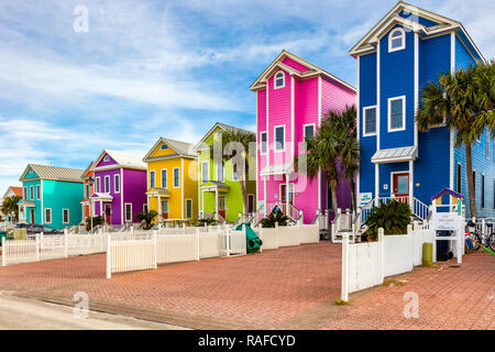 Colotful Beach Houses auf St George Island im pfannenstiel oder vergessene Küste von Florida in den Vereinigten Staaten Stockfoto