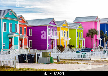 Colotful Beach Houses auf St George Island im pfannenstiel oder vergessene Küste von Florida in den Vereinigten Staaten Stockfoto