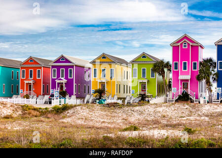 Colotful Beach Houses auf St George Island im pfannenstiel oder vergessene Küste von Florida in den Vereinigten Staaten Stockfoto