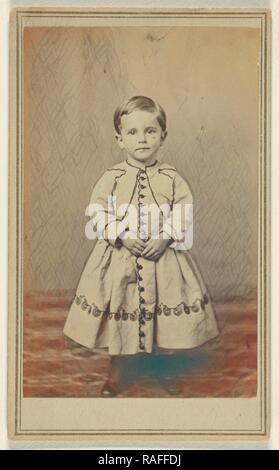 Dinkenspiel Junge Junge mit kurzen Haaren, trug ein Kleid - wie Kleid, stehend, William J.'S (American, 1820 - 1903 überarbeitet Stockfoto