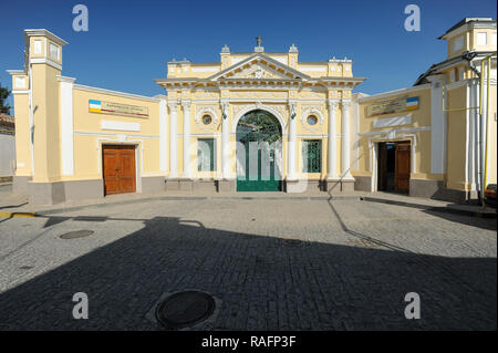 Main Gate 1900 erbaut zu Komplex von Eupatorian Kenassas erbaut 1804 bis 1814 auf Karaimskaya Straße in Jewpatorija, Ukraine. Am 30. September 2008 hat die Sp Stockfoto