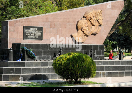 Denkmal für sowjetische Marines, die in Jewpatorija Angriff während des Zweiten Weltkriegs in Jewpatorija, Ukraine gestorben. Am 30. September 2008. Jewpatorija Angriff war ein Unsuccess Stockfoto