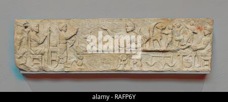 Frontplatte aus einem Sarkophag, Rom, Italien, 180 v. Chr., Marmor, 46,5 × 173 × 16 cm, 272.1582 kg (18 5,16 × 68 1 Neuerfundene Stockfoto