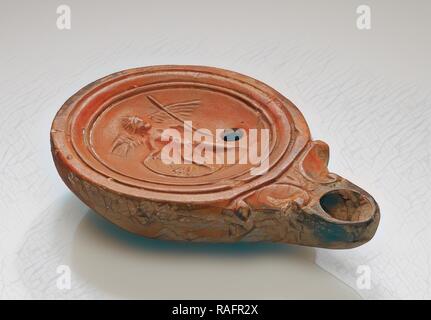 Lampe, Anatolien, 1. und 4. Jahrhundert, Terrakotta, 2,5 x 7,5 x 10,2 cm (1 x 2 15,16 x 4 in.). Neuerfundene Stockfoto