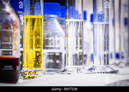 Chemie Anlagen für die Lagerung von Chemikalien Stockfoto