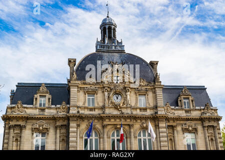 Tourcoing, France-May 1,2017: Rathaus, Hotel de Ville, Mairie von Tourcoing. Tourcoing ist eine der größten Städte in der Nähe von Lille. Abteilung Nord entfernt. Stockfoto