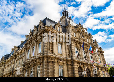 Tourcoing, France-May 1,2017: Rathaus, Hotel de Ville, Mairie von Tourcoing. Tourcoing ist eine der größten Städte in der Nähe von Lille. Abteilung Nord entfernt. Stockfoto