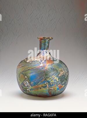 Flasche, im Nahen Osten, 9. Jahrhundert, Glas, 15,3 cm (6 in.). Neuerfundene durch Gibon. Klassische Kunst mit einem modernen Touch neuerfundene Stockfoto