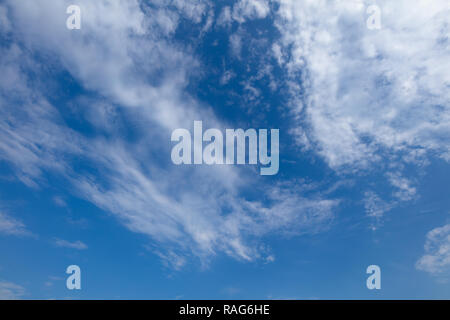 Hintergrund der blauen Himmel mit Wolken, full frame Stockfoto
