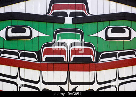 Wawadit 'la Big House von Chief Mungo Martin 1953 gebaut, in Thunderbird Park, Victoria, British Columbia, Kanada. Stockfoto