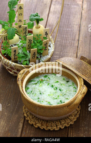 Nanakusagayu, Reisbrei mit sieben Kräutern, traditionelle Japanische custom Harunonanakusa, Japanisch sieben Kräuter im Frühjahr (daikon Rettich, Rübe, nipplewo Stockfoto