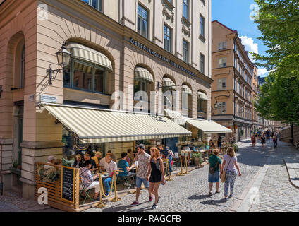 Cafés und Bars auf der Österlånggatan in Gamla Stan (Altstadt), Insel Stadsholmen, Stockholm, Schweden Stockfoto