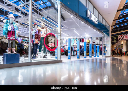 Samara, Russland - November 24, 2018: Schaufenster der MODIS-Store im Einkaufszentrum Ambar Stockfoto