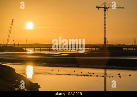 Die Mersey Gateway Brückenbau, 2014-2017. Verschiedene Stadien der Bau der Brücke zwischen Widnes & Runcorn (Halton) am Fluss Mersey Stockfoto