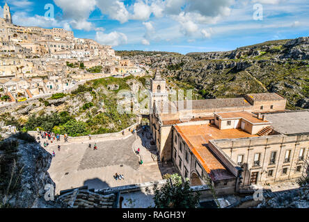 Die steilen Klippen und Schluchten der antiken Stadt Matera, Italien, von der Madonna de Idris Kirche in der Region Basilikata. Stockfoto