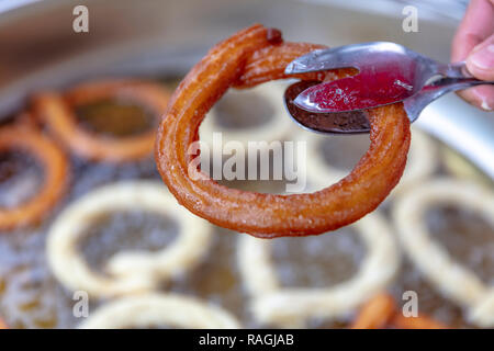 Türkische Straße Ring Desserts auf das Fach, Istanbul, Stockfoto