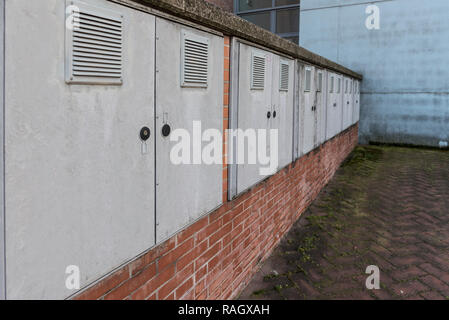 Kabinett Zähler m in einer Wand installiert Stockfoto