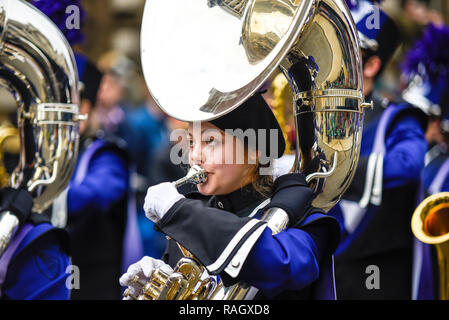 Downers Grove North High School Trojan Marching Band aus Illinois, USA, am Tag der Londoner New Year's Parade, UK. 2019. Bandmitglieder Stockfoto