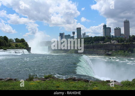 Einen herrlichen Blick auf die Niagara Fälle von der Niagara Falls State Park Stockfoto