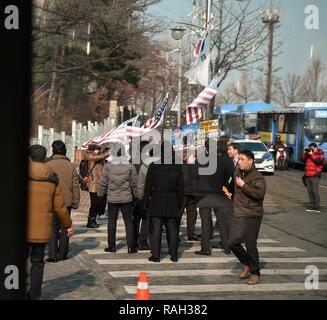 Südkoreaner Linie der Eingang zur Seoul National Friedhof bei einem Besuch von Verteidigungsminister Jim Mattis nach Seoul, Südkorea, Jan. 02, 2017. Stockfoto