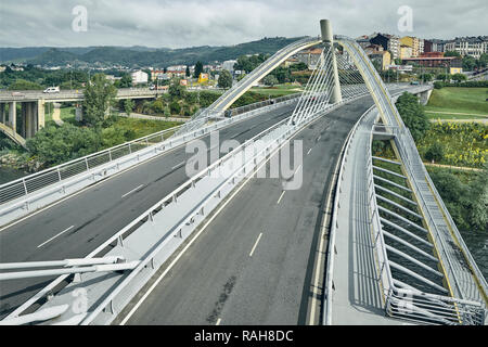 Brücke des Jahrtausends von Ourense, moderne Technik arbeiten mit Mirador, des Río Miño, Galizien, Spanien, Europa Stockfoto