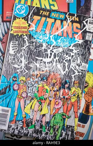 Eine Sammlung von Teen Titans Superhelden Comics von DC Comics produziert Stockfoto