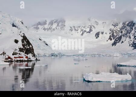 Bahia Paraiso, Paradise Bay, Antarktische Halbinsel, Antarktis Stockfoto