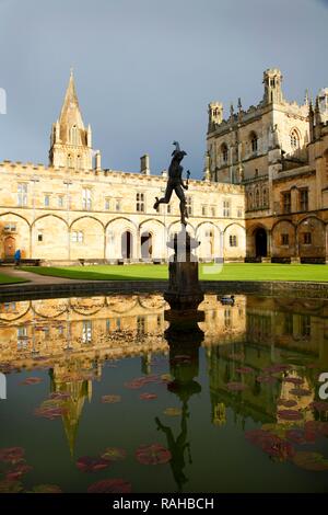 Tom Quad Platz, die Kathedrale, große Halle und Quecksilber Brunnen, Christ Church College, einem der 39 Colleges, Alle Stockfoto