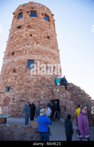 Desert View Watchtower, auch als die indischen Wachturm am Desert View genannt, ist ein 70-Fuß hohen Gebäude aus Stein liegt am South Rim des Grand können Stockfoto