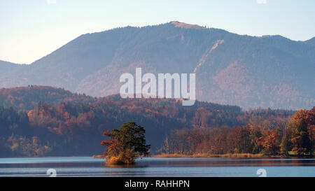 Herbst an der malerischen Staffelsee Stockfoto