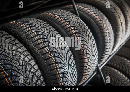 Automobilindustrie neue Autoreifen Zahnstange Auto Parts Shop. Stockfoto