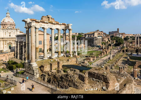 Rom, Italien, 19. Juni 2018: Die ewige Stadt Rom. Die historische Architektur der Stadt Rom, antike Statuen und Gebäude. Stockfoto