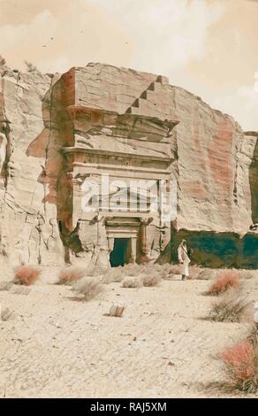 Petra (Wadi Musa) El-M 'esrah Bereich. Typische doppelte corniced Grab. Mit Pilastern, Nabatäischen Kapitellen und pedimented Neuerfundene Stockfoto