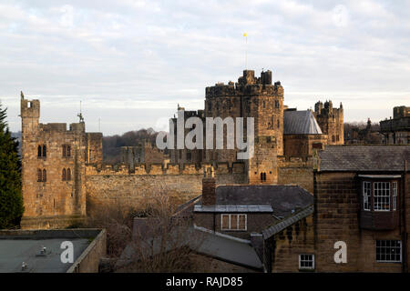 Alnwick Castle in Alnwick, Northumberland. Die Burg hat sich auf das Filmen von TV-Serien und Filmen verwendet worden. Stockfoto