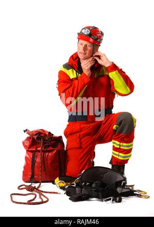 Hoher winkel Retter, einen professionellen Feuerwehrmann der Berufsfeuerwehr Essen, Essen, Nordrhein-Westfalen Stockfoto