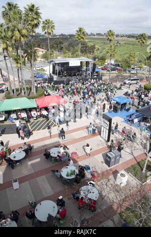 SAN DIEGO (Feb. 11, 2017) Der Lieutenant Dan Band tritt am fünften jährlichen unbesiegbaren Geist Festival in Naval Medical Center San Diego. Das Festival wurde von der Gary Sinise Stiftung verletzte Krieger zu unterstützen, ihre Angehörigen und Betreuungspersonen. Stockfoto