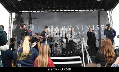 (Feb. 11, 2017) SAN DIEGO - Gary Sinise und der Lieutenant Dan Band durchführen, während die vierte jährliche Spirit Festival am Naval Medical Center San Diego. Die Gary Sinise Foundation will, um die verletzten Krieger und ihre Familien das Bewusstsein und die Unterstützung zu holen. Stockfoto