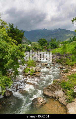 Stromschnellen in den Bergen von Ha Giang Loop, Provinz Ha Giang, Dong Van, Vietnam, Asien Stockfoto