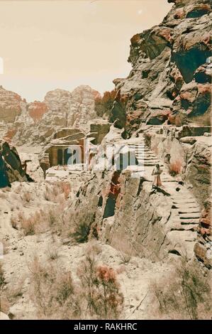 Trans-Jordan. Petra. Treppe zum großen hohen Platz & Begräbnis- Kapelle. 1898, Jordanien, Petra (ausgestorbene Stadt neuerfundene Stockfoto