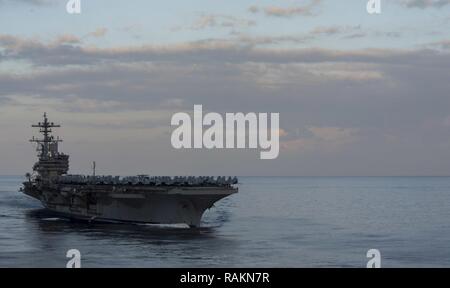 Mittelmeer (Feb. 18, 2017) dem Flugzeugträger USS George H.W. Bush (CVN 77) Patrouillen im Mittelmeer. Die George H.W. Bush Carrier Strike Group ist die Durchführung von naval Operations in den USA 6 Flotte Bereich der Maßnahmen zur Unterstützung der US-amerikanischen nationalen Sicherheitsinteressen. Stockfoto