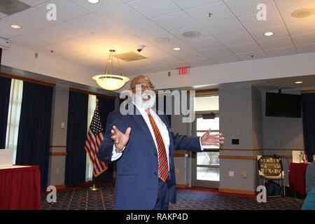 Willie Larkin, der ehemalige Präsident der Grambling State University in Louisiana, spricht mit Fort McCoy Mitglieder der Gemeinschaft bei der Einhaltung der Installation von Afrikaner/Black History Month on Feb 9, 2017, in Mccoys Community Center. Stockfoto