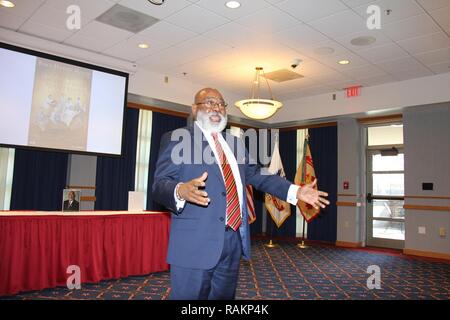 Willie Larkin, der ehemalige Präsident der Grambling State University in Louisiana, spricht mit Fort McCoy Mitglieder der Gemeinschaft bei der Einhaltung der Installation von Afrikaner/Black History Month on Feb 9, 2017, in Mccoys Community Center. Stockfoto