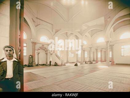 Arabische Fabriken und allgemeine Verbesserungen in Nablus, im Nahen Osten, die neue Moschee. Innenraum von der Tür. Osten neuerfundene Stockfoto