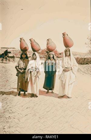 Frauen mit ihrem Wasser Gläser. 1940, im Nahen Osten, in Israel. Neuerfundene durch Gibon. Klassische Kunst mit einem modernen Touch neuerfundene Stockfoto