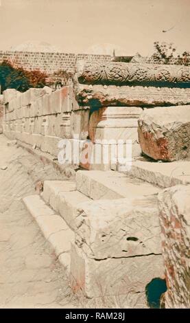 Nördliche Aussicht. Bemerkenswerte Überreste der Synagoge von Kafarnaum. Der westlichen Treppe 1900, Israel, Kapernaum (Neuerfundene Stockfoto