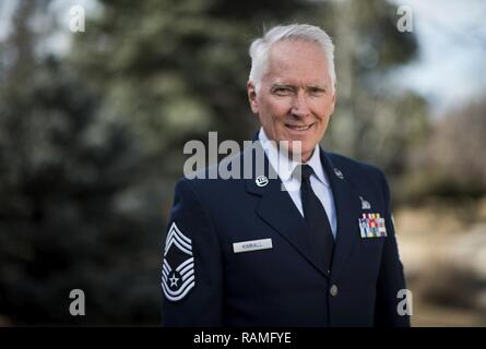 Chief Master Sgt. Tom Kimball zog sich von der Air Force Feb 17, 2017 Buckley Air Force Base, Co.Kimball war mehr als 24 Jahre bei der Luftwaffe. Stockfoto