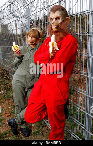 GEEK KUNST - Bodypainting trifft auf SciFi, Fantasy und mehr: 'Planet der Affen' Fotoshooting mit den Modellen Maria und Paul als Schimpansen auf dem Expo-gelände. Hannover, 02.01.2019 - ein Projekt der Fotograf Tschiponnique Skupin und der Bodypainters und Transformatoren Enrico Lein | Verwendung weltweit Stockfoto