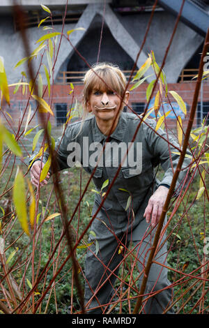 GEEK KUNST - Bodypainting trifft auf SciFi, Fantasy und mehr: 'Planet der Affen' Fotoshooting mit Model Maria wie ein Schimpanse auf dem EXPO-Gelände. Hannover, 02.01.2019 - ein Projekt der Fotograf Tschiponnique Skupin und der Bodypainters und Transformatoren Enrico Lein | Verwendung weltweit Stockfoto